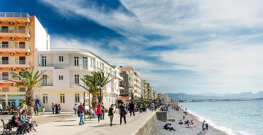 What is worth seeing in Loutraki?