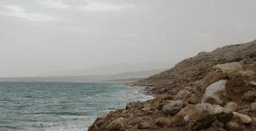 Νεκρά Θάλασσα στην Ιορδανία Ιορδανία ή Ισραήλ όπου καλύτερα