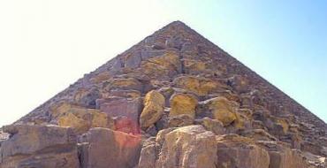 Розовая пирамида фараона снофру