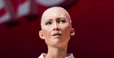 Robot Sophia otrzymała obywatelstwo Arabii Saudyjskiej i teraz ma więcej praw niż kobiety i pracownicy migrujący w kraju