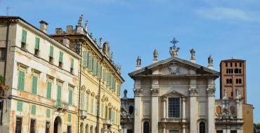 이탈리아 만토바.  이탈리아.  만토바는 안개가 자욱한 도시입니다.  성 교회  세바스찬